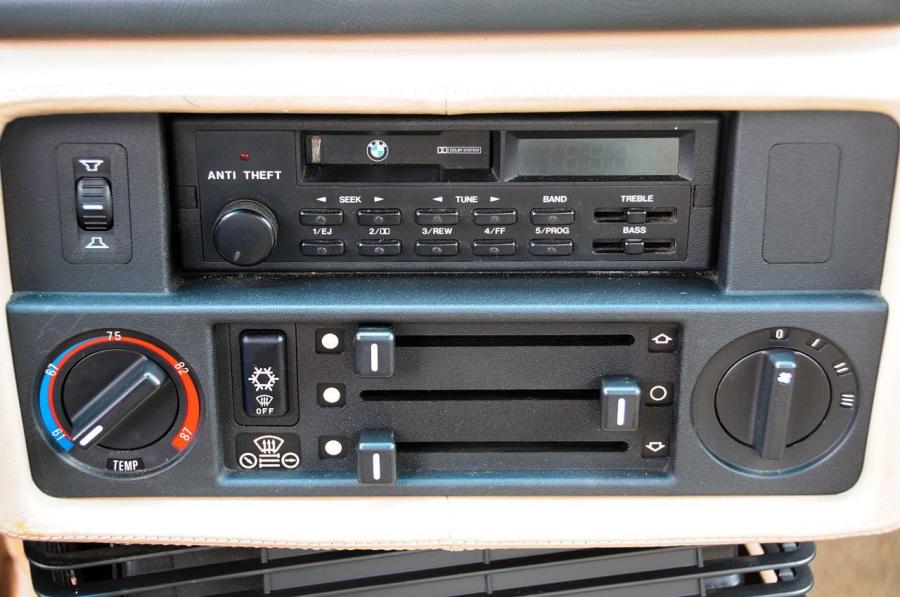  BMW M5 1988 года  (фото 27 из 47)